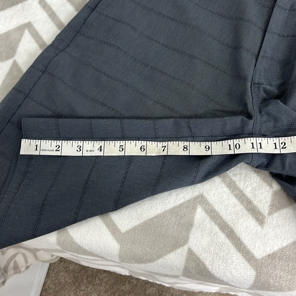 Travis Mathew Shorts Mens Gray Golf Performance Stretch Chino 10" Casual 34 - Picture 7 of 7